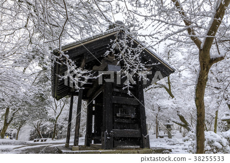 秋雪城堡在雪中 38255533