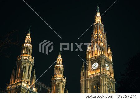 Vienna. Town Hall facade at night 38257274