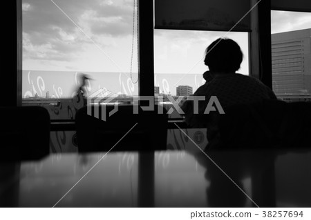 在休息期間 在休息期間 38257694