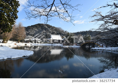 Snowy landscape of Shimei Temple Garden 38257734