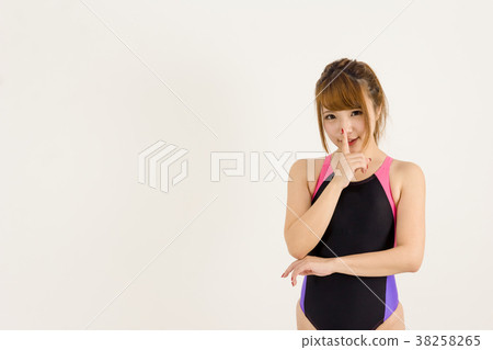 Woman in swimming suit 38258265