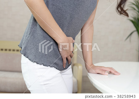 A woman complaining of abdominal pain 38258943