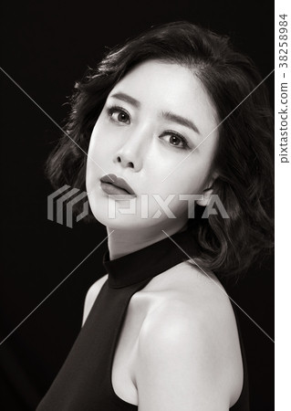 美女，20多歲，女人，黑白，單調 38258984