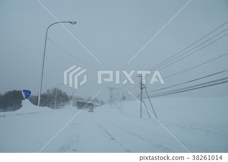 Snowstorm country road No. 231 Ororon line (Ishikari City) 38261014