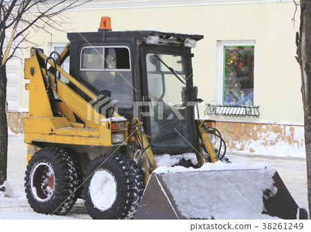 Snow bulldozer - clearing snow on the winter Snow bulldozer - clearing snow on the winter 38261249