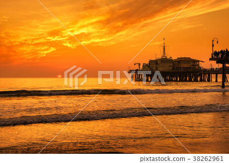 Sunset from Santa Monica Pier in Los Angeles Sunset from Santa Monica Pier in Los Angeles 38262961