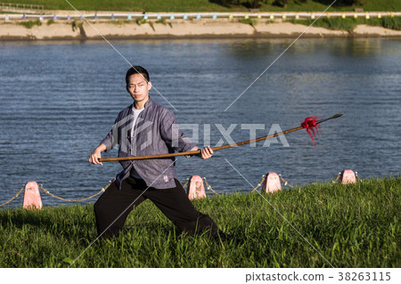 男性武術家 長槍男性武術家 長槍 38263115