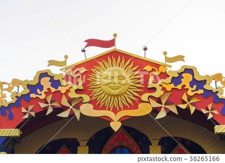 Top jf the roof with Maslenitsa decorations: sun Top jf the roof with Maslenitsa decorations: sun 38265166