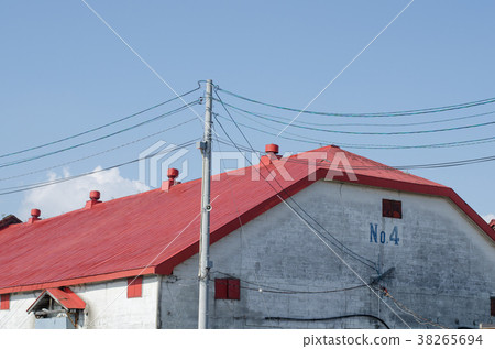 Red roof warehouse - Stock Photo [38265694] - PIXTA