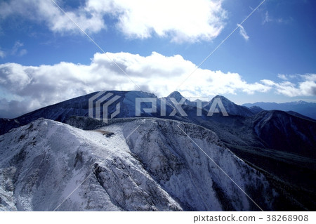 Minami-Yatsugatake seen from the top of Nishi-Tenjutsu-dake (shooting location: Yatsugatake, Mt. Nishi-tendake) 38268908