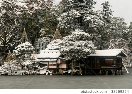 Kenrokuen的雪景 38269234
