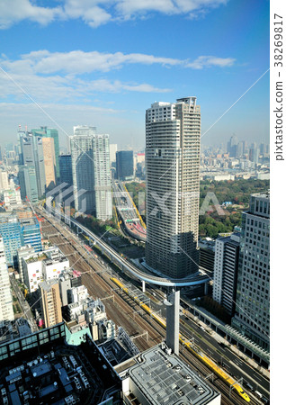 Dr. Yellow Shinkansen running through buildings in Tokyo 38269817