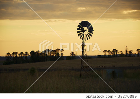 Australian windmill in the countryside Australian windmill in the countryside 38270889