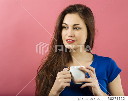 Attractive lady drinking coffee Attractive lady drinking coffee 38271112