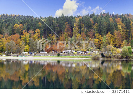 Autumn color Autumn color 38271411