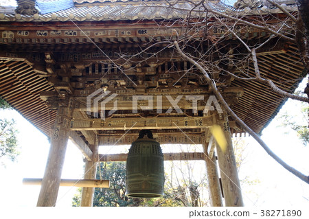 Sugimoto Temple, Kamakura's oldest temple, a belfry Sugimoto Temple, Kamakura's oldest temple, a belfry 38271890