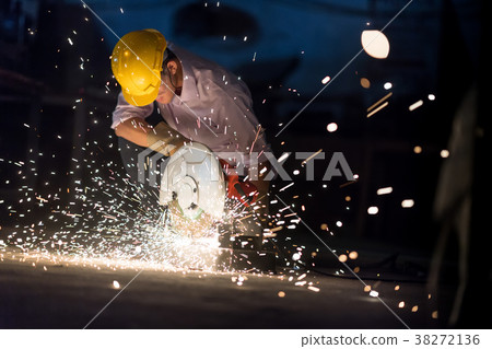 Worker use electric steel cutter machine. 38272136