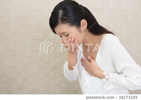 A woman complaining of physical condition 38273285