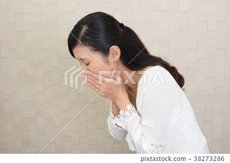 A woman complaining of physical condition 38273286