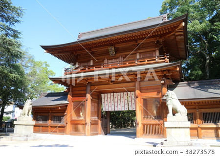 The gate of Omiyasumi Shrine 38273578