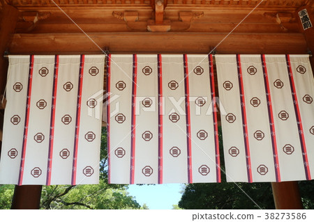 The gate of Omiyasumi Shrine 38273586