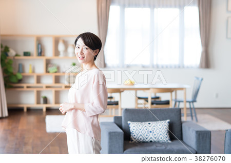 Housewife Housewife 38276070