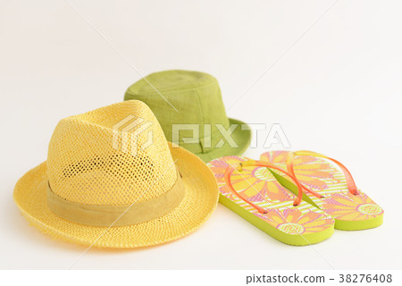 Fashionable hat and beach sandals 38276408