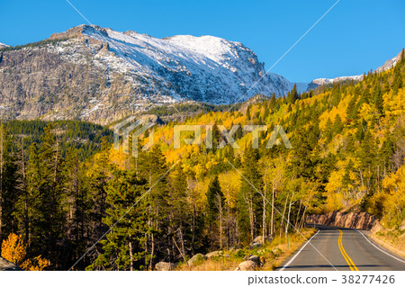 Highway at autumn in Colorado, USA. 38277426