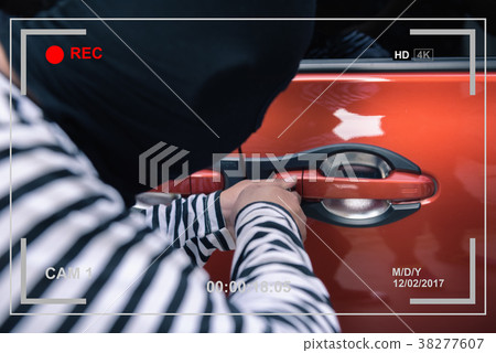 Video capturing car thief trying to unlock a car 38277607