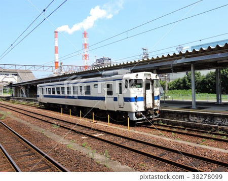 A regular train bound for Hitoyoshi at Kagoshima Main Line Yatsushiro Station A regular train bound for Hitoyoshi at Kagoshima Main Line Yatsushiro Station 38278099