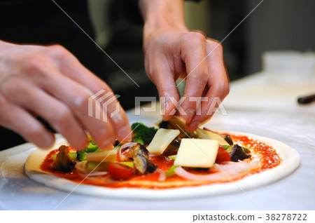 Make a pizza 38278722