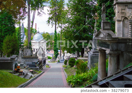 Walkway of the State History and Culture Museum 38279073