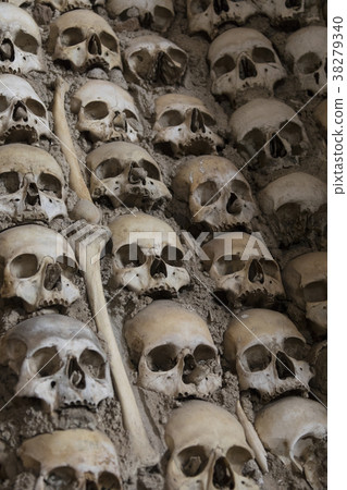 Capela dos Ossos - Evora - Portugal 38279340