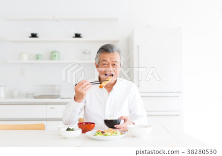 Senior man eating 38280530