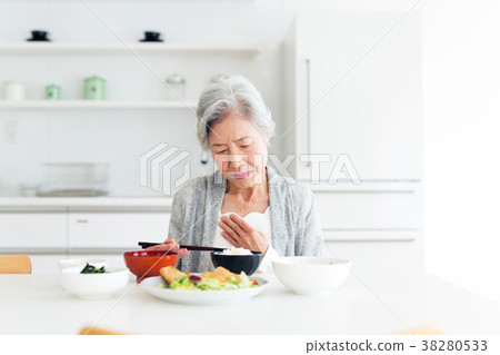 Senior woman eating 38280533