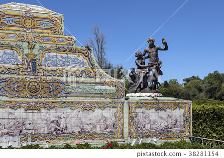 Canal Walls - Palace of Queluz - Lisbon - Portugal 38281154