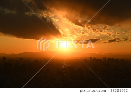 Tokyo cityscape and sunset view of Japan "Fujisan (near the sun) and skyscrapers such as Shibuya and Shinjuku" 38281952
