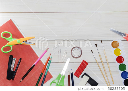 Watercolor and oil paints, brushes for painting, Watercolor and oil paints, brushes for painting, 38282305