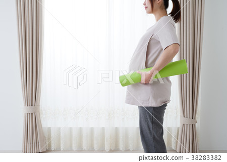 Maternity image Maternity image 38283382