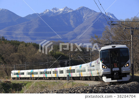 特快Azusa穿越八岳返回：E257系列9輛車 38284704