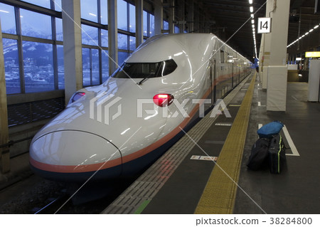 E4 Shinkansen“Max Tokigo”在Echigo Yuzawa Station停靠 38284800