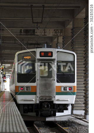 Series 211 parked at Ryomo Line Oyama Station (fixed to 6 cars) Series 211 parked at Ryomo Line Oyama Station (fixed to 6 cars) 38285016