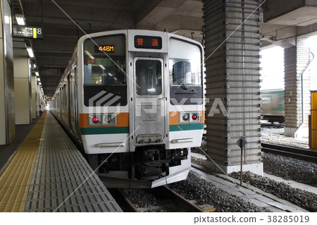 Series 211 parked at Ryomo Line Oyama Station (fixed to 6 cars) 38285019