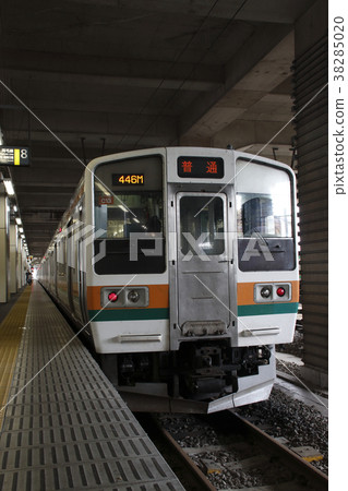 211系列停在Ryomo線大山站(固定為6輛車) 211系列停在Ryomo線大山站(固定為6輛車) 38285020