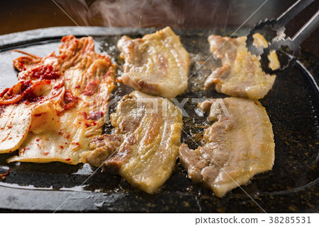 Korean grilled meat 38285531