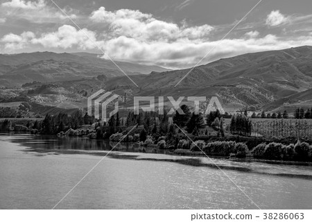 [Monotone] Kawarau River in Cromwell 38286063