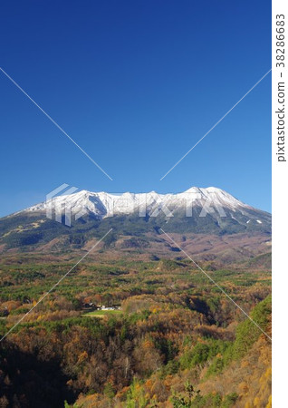 Shinshu Kiso Mt. Kozoan從深秋山Mt. Ontake(山)山信仰山聚集了普通人的信仰 Shinshu Kiso Mt. Kozoan從深秋山Mt. Ontake(山)山信仰山聚集了普通人的信仰 38286683