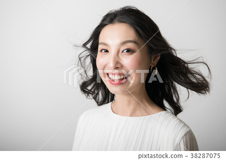 Young Japanese Woman Smile Young Japanese Woman Smile 38287075