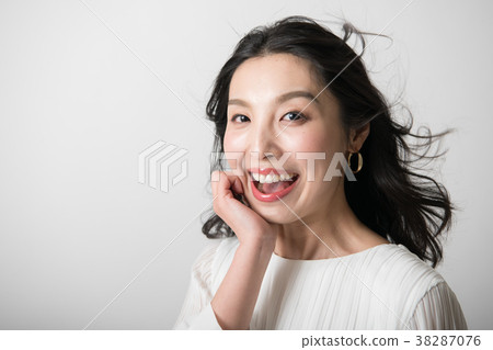 Smile young Japanese woman Smile young Japanese woman 38287076