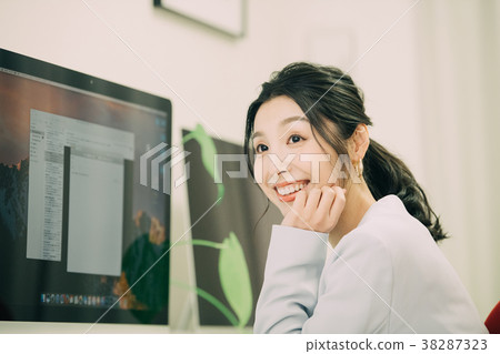 個人電腦和商界女強人 個人電腦和商界女強人 38287323